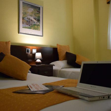 Hotel Complutense 알칼라데에나레스 외부 사진