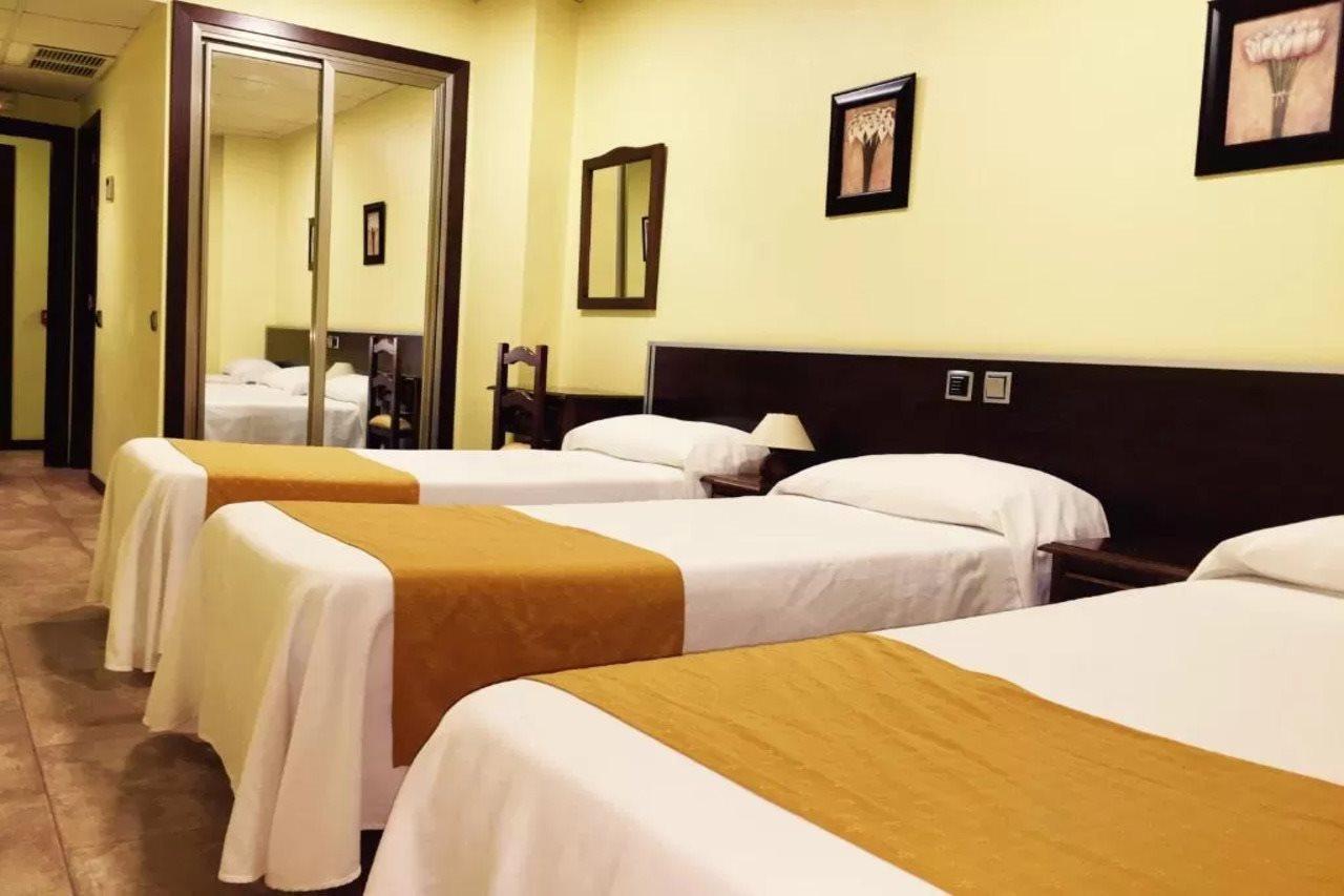 Hotel Complutense 알칼라데에나레스 외부 사진