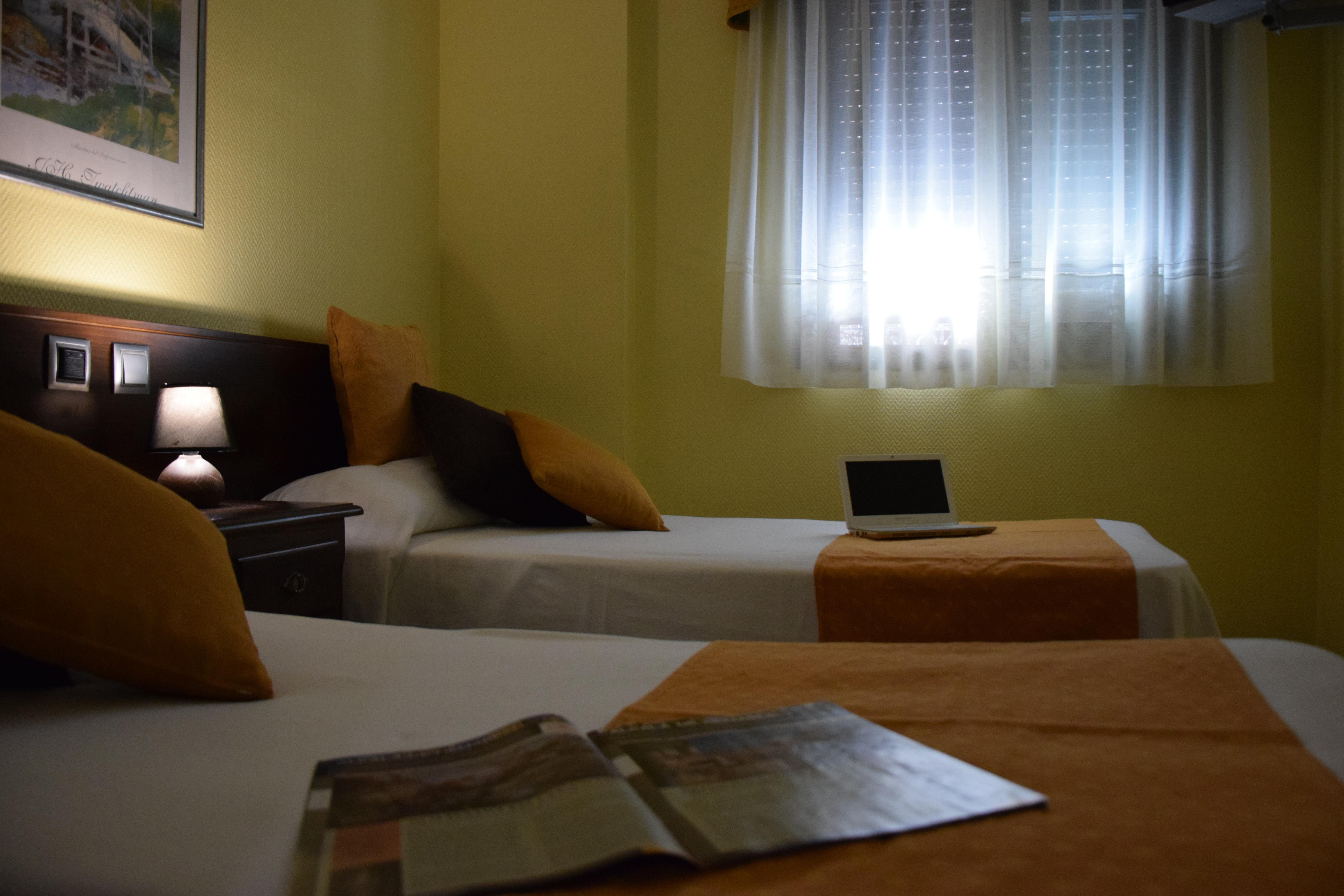 Hotel Complutense 알칼라데에나레스 외부 사진