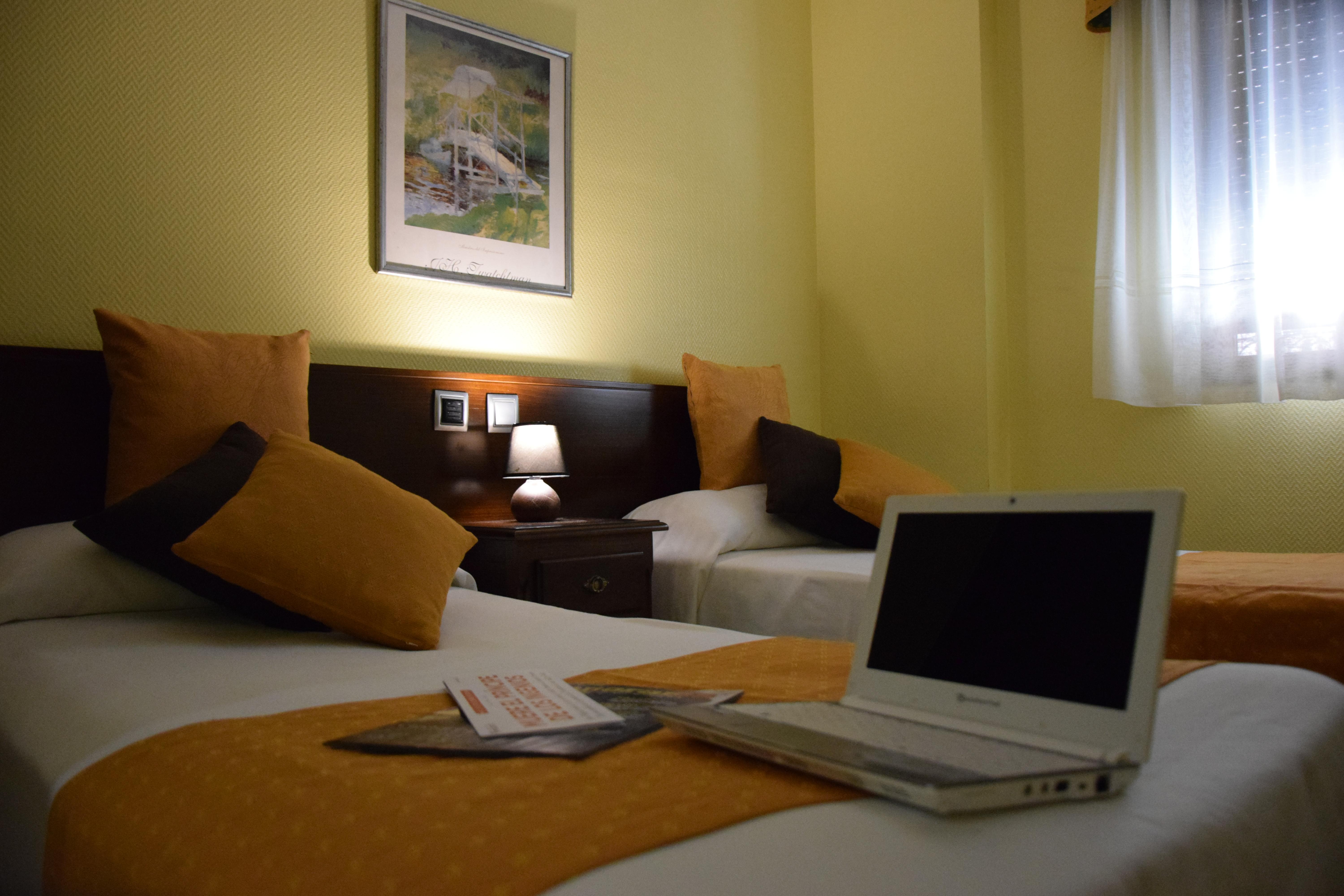 Hotel Complutense 알칼라데에나레스 외부 사진