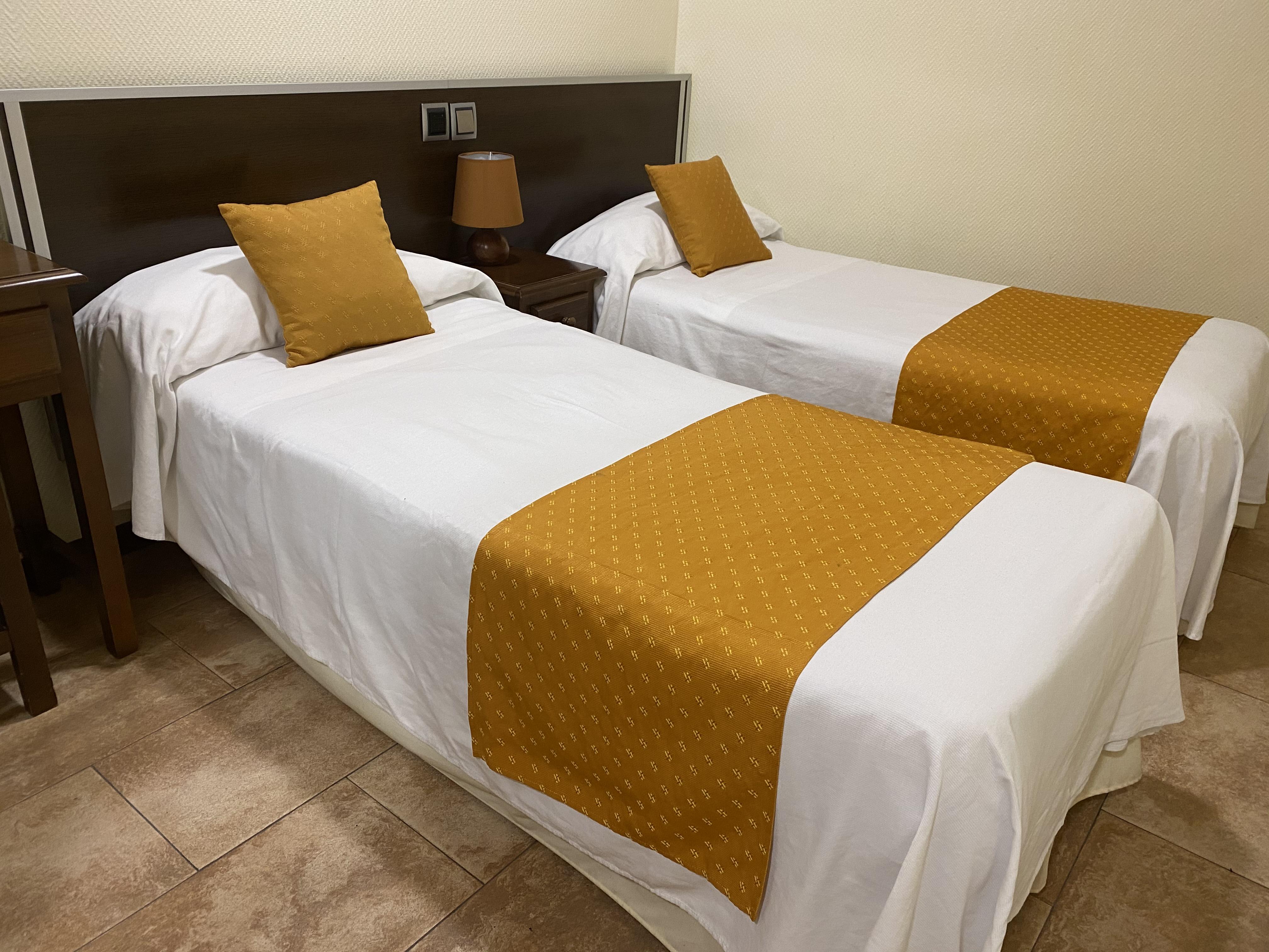 Hotel Complutense 알칼라데에나레스 외부 사진
