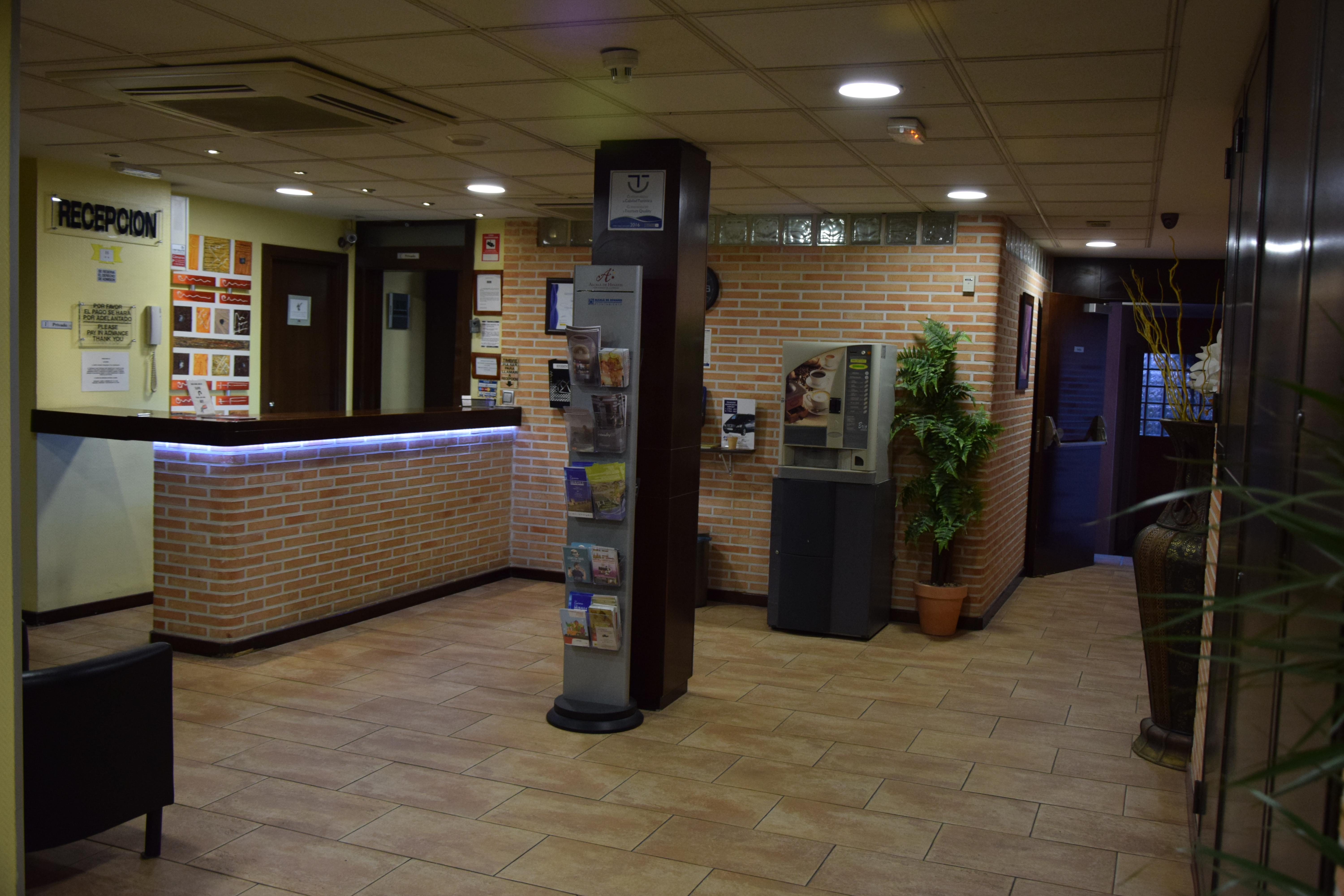 Hotel Complutense 알칼라데에나레스 외부 사진