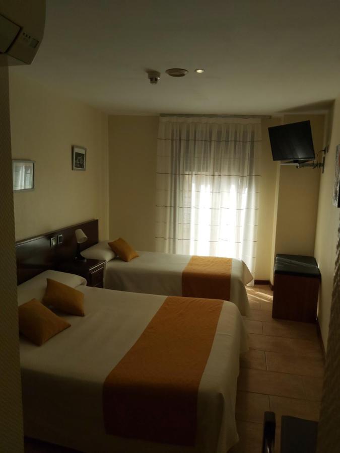 Hotel Complutense 알칼라데에나레스 외부 사진