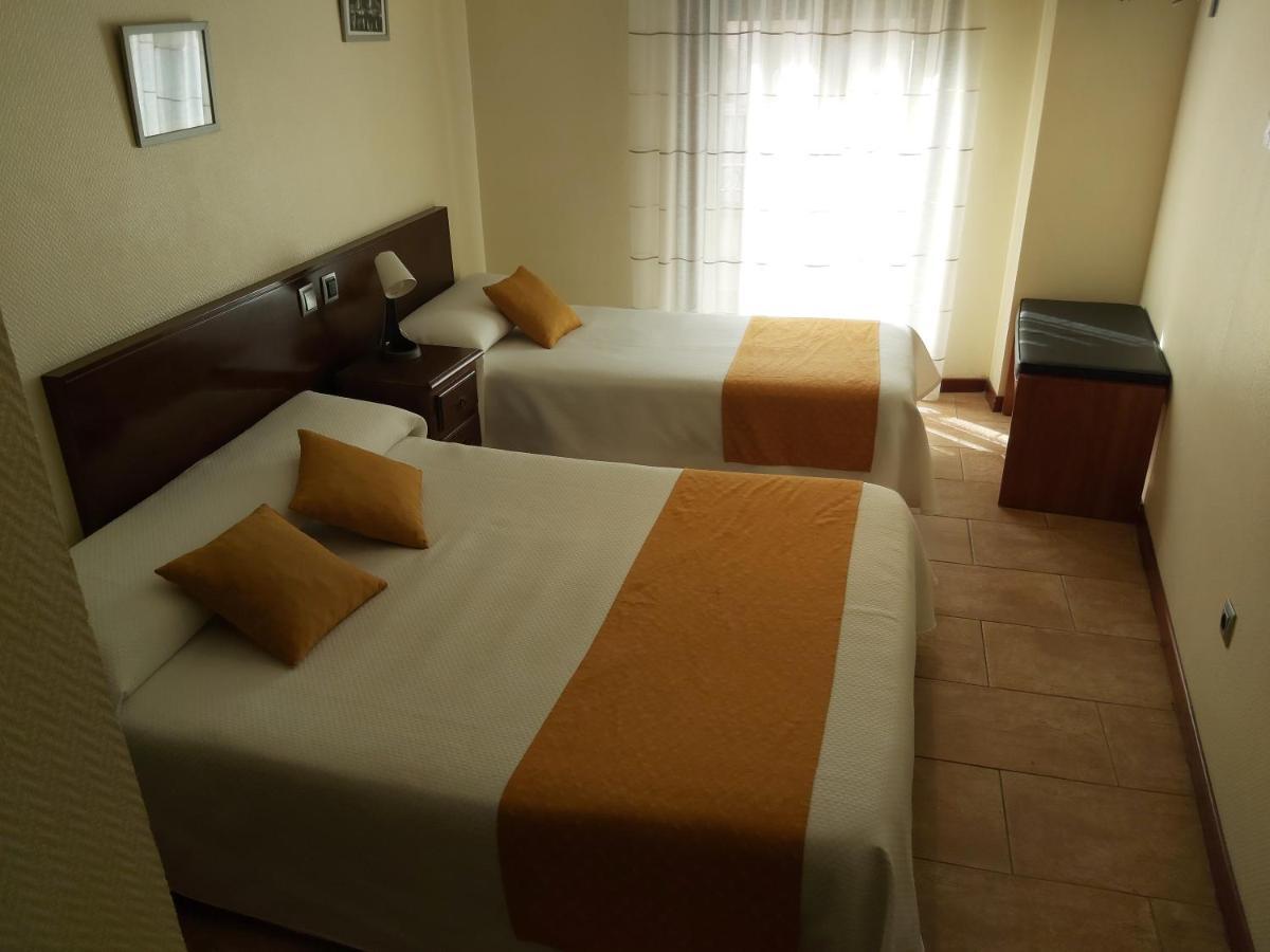 Hotel Complutense 알칼라데에나레스 외부 사진