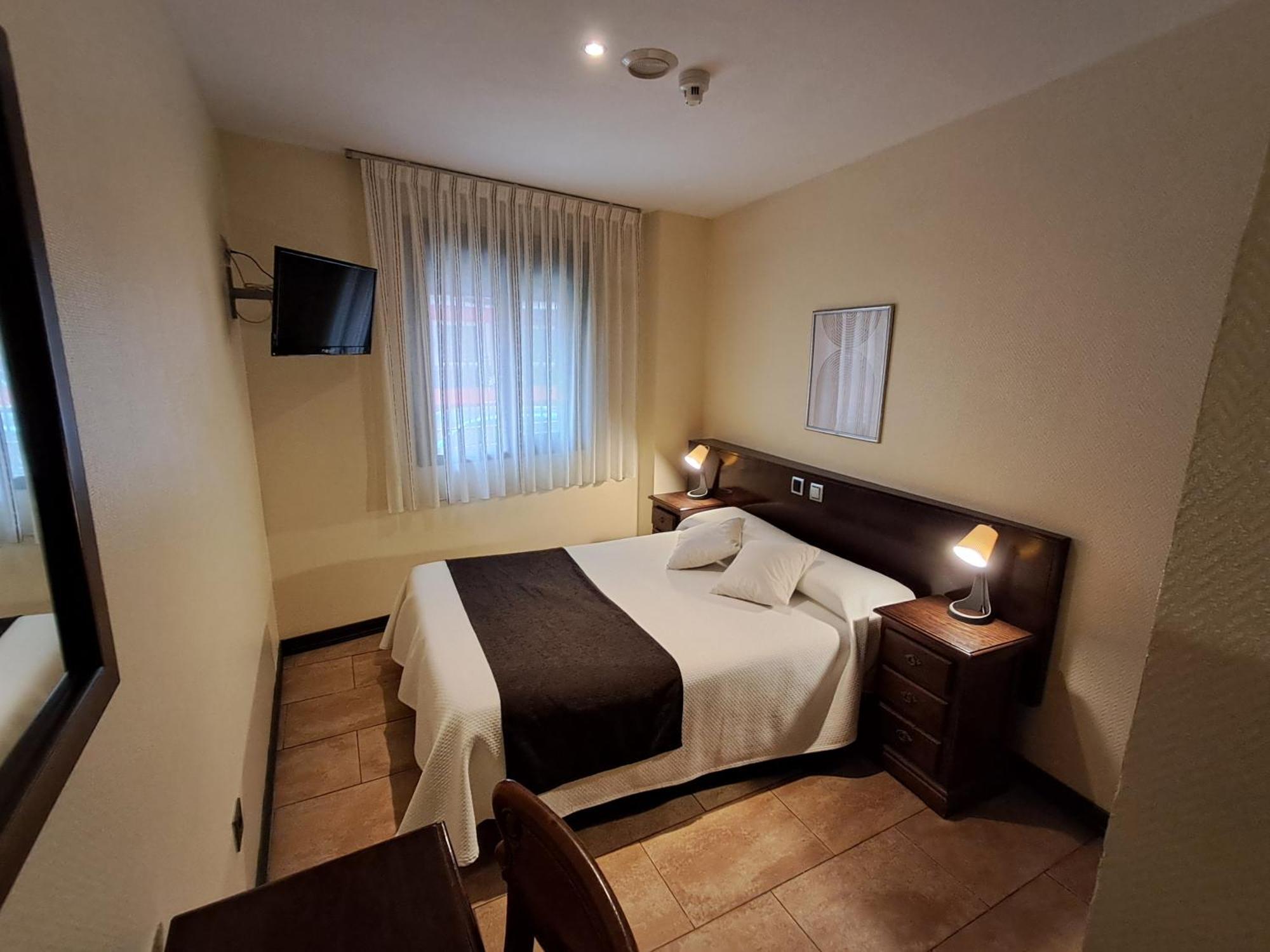 Hotel Complutense 알칼라데에나레스 외부 사진