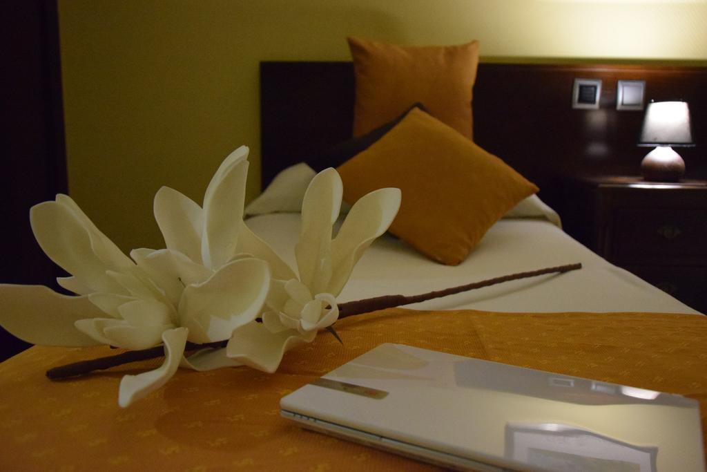 Hotel Complutense 알칼라데에나레스 외부 사진