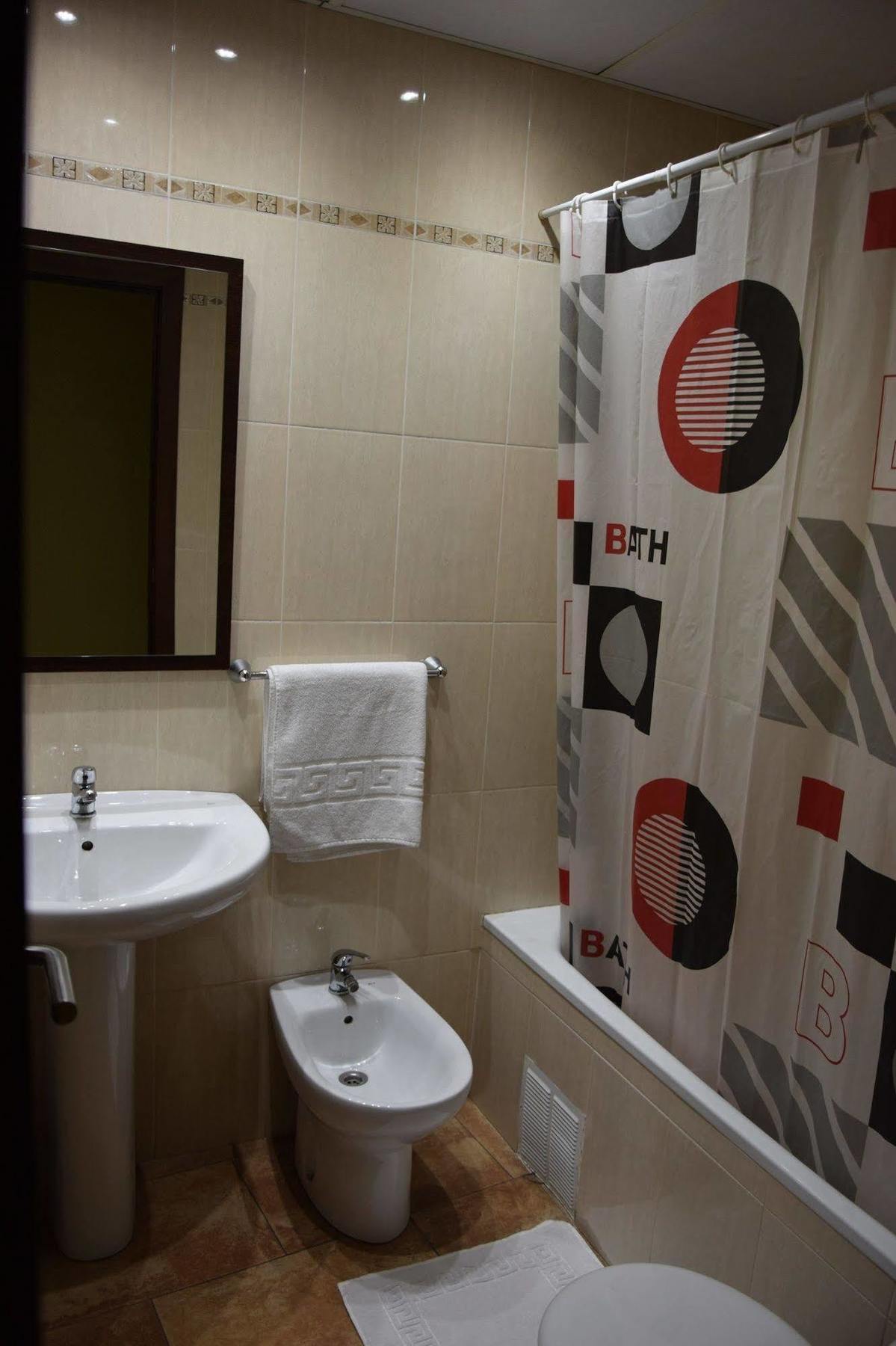 Hotel Complutense 알칼라데에나레스 외부 사진