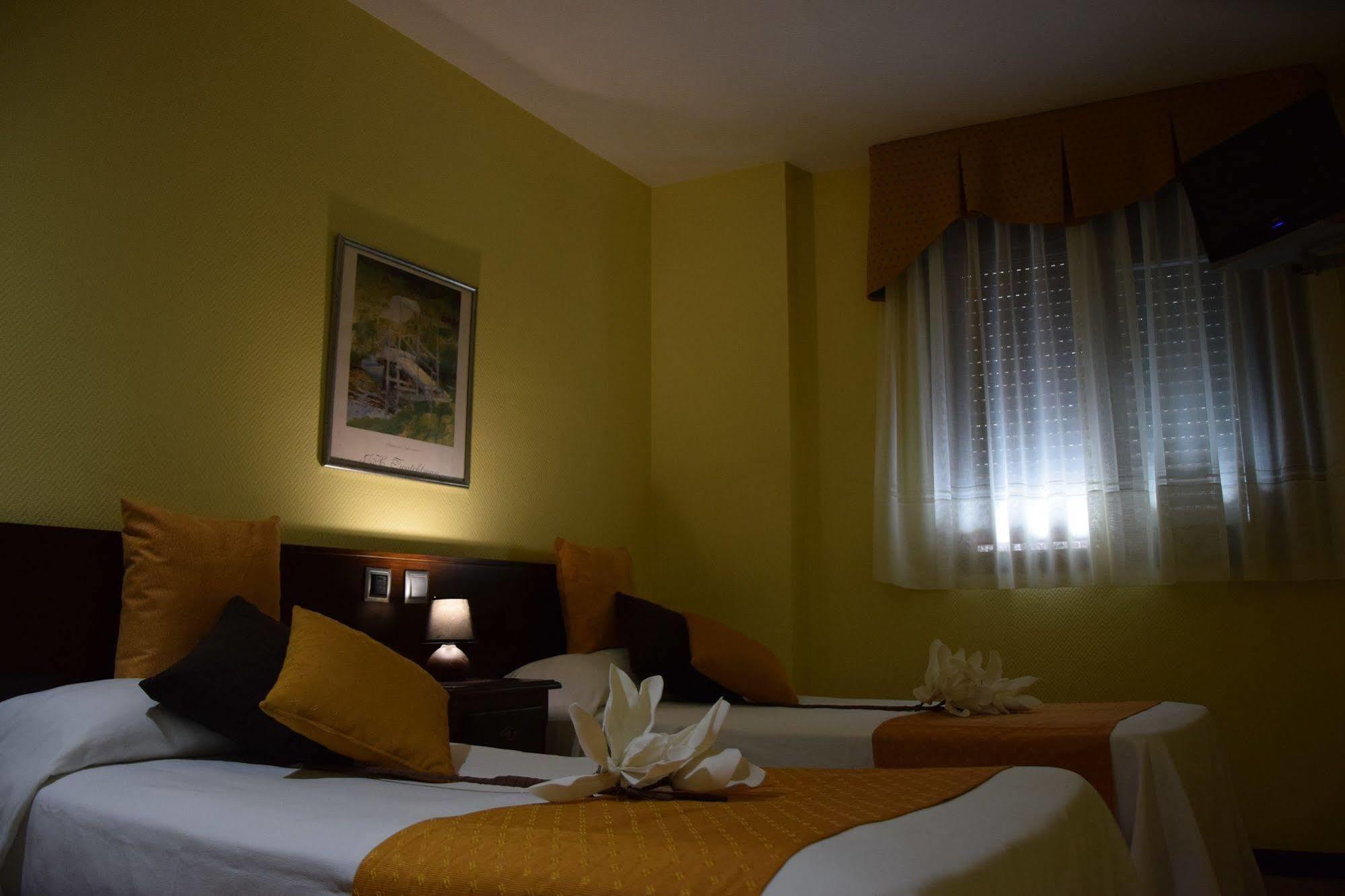 Hotel Complutense 알칼라데에나레스 외부 사진