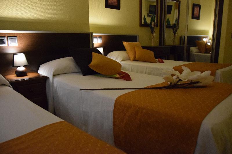 Hotel Complutense 알칼라데에나레스 외부 사진